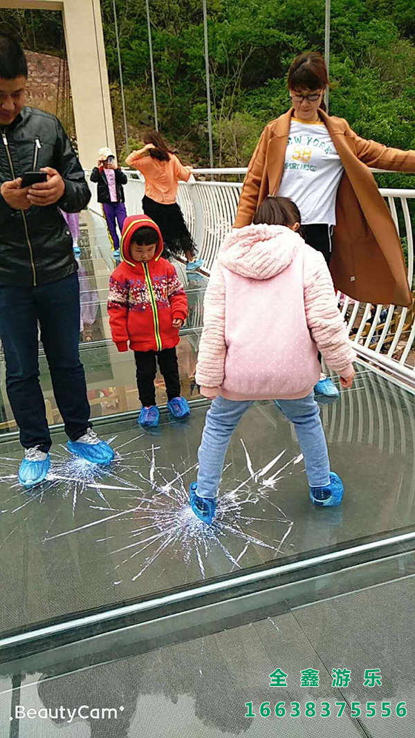 玻璃吊桥