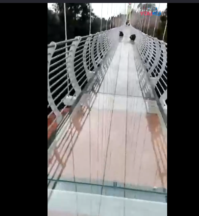 玻璃吊桥